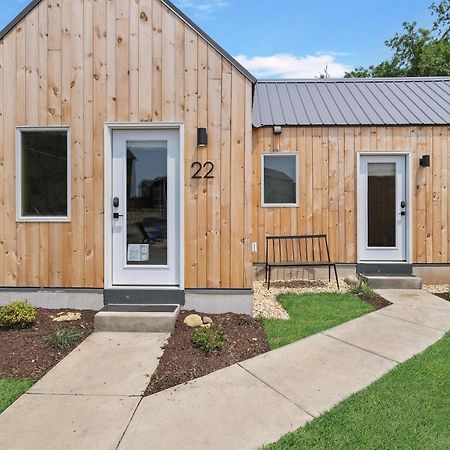 Bunkies- The Hold Villa Ottawa Exterior photo