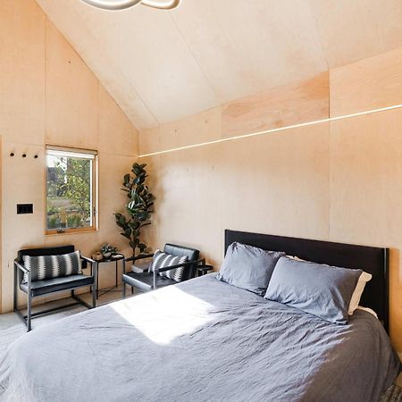 Bunkies- The Hold Villa Ottawa Exterior photo