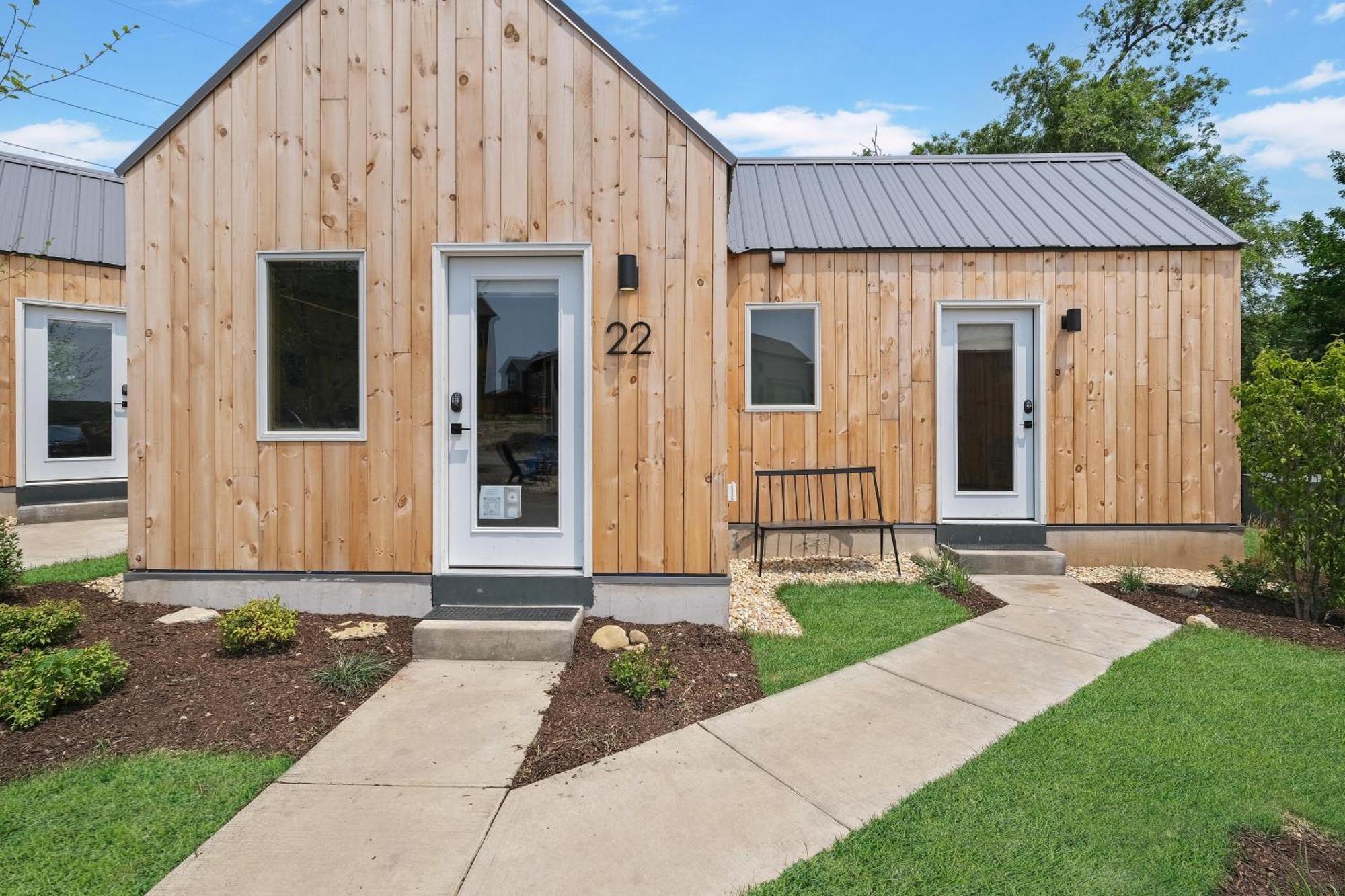 Bunkies- The Hold Villa Ottawa Exterior photo