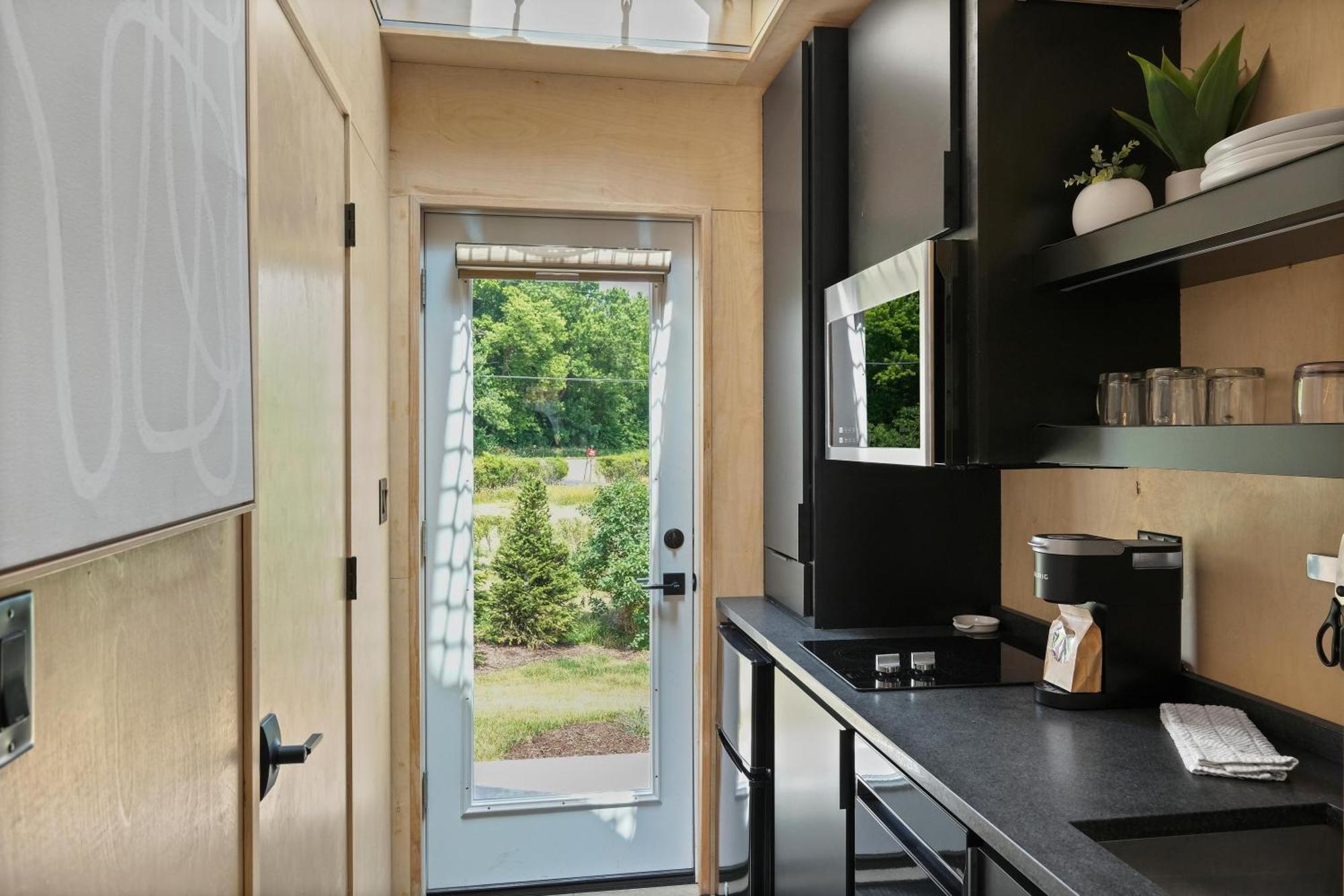 Bunkies- The Hold Villa Ottawa Exterior photo