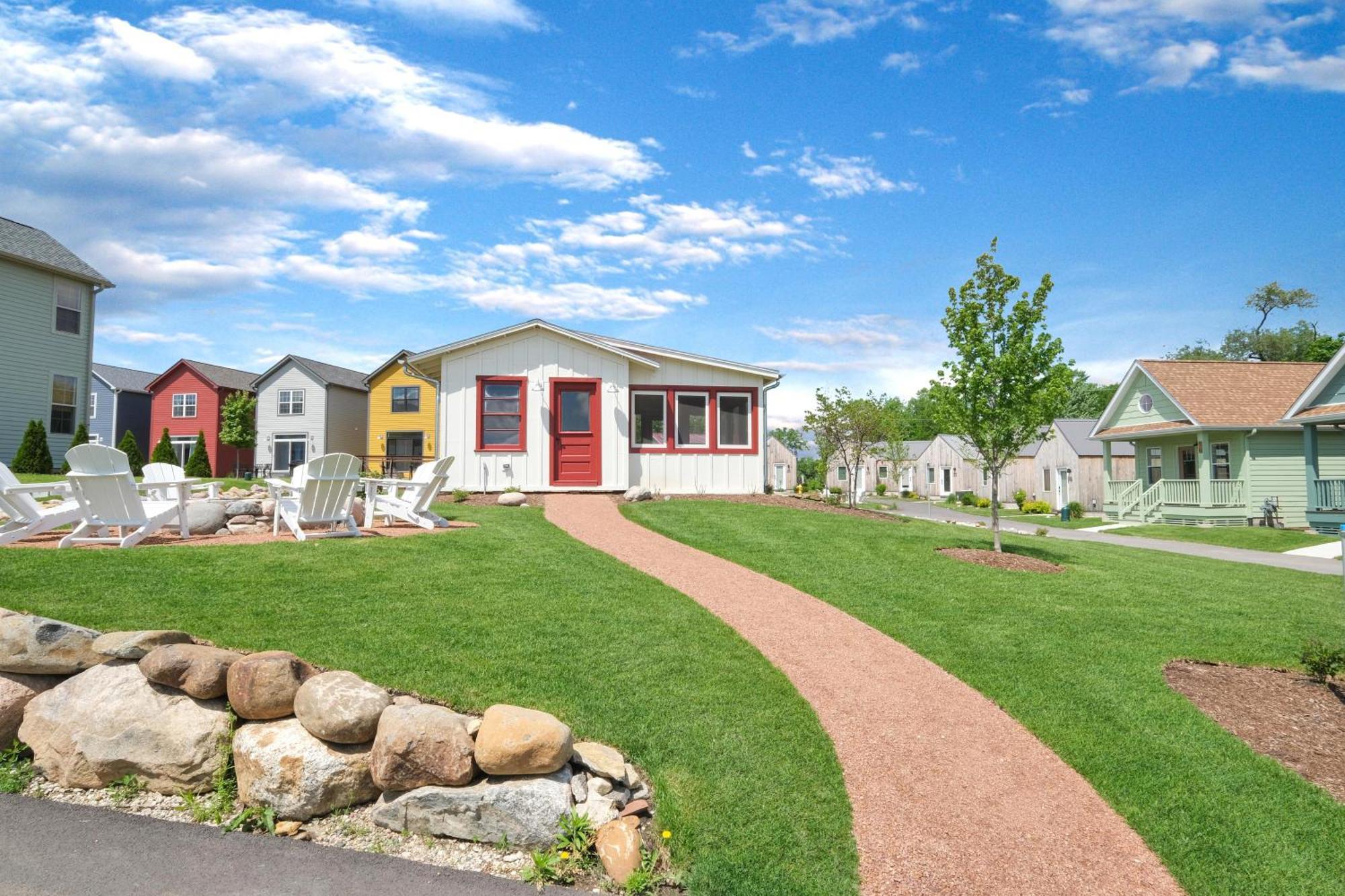 Bunkies- The Hold Villa Ottawa Exterior photo