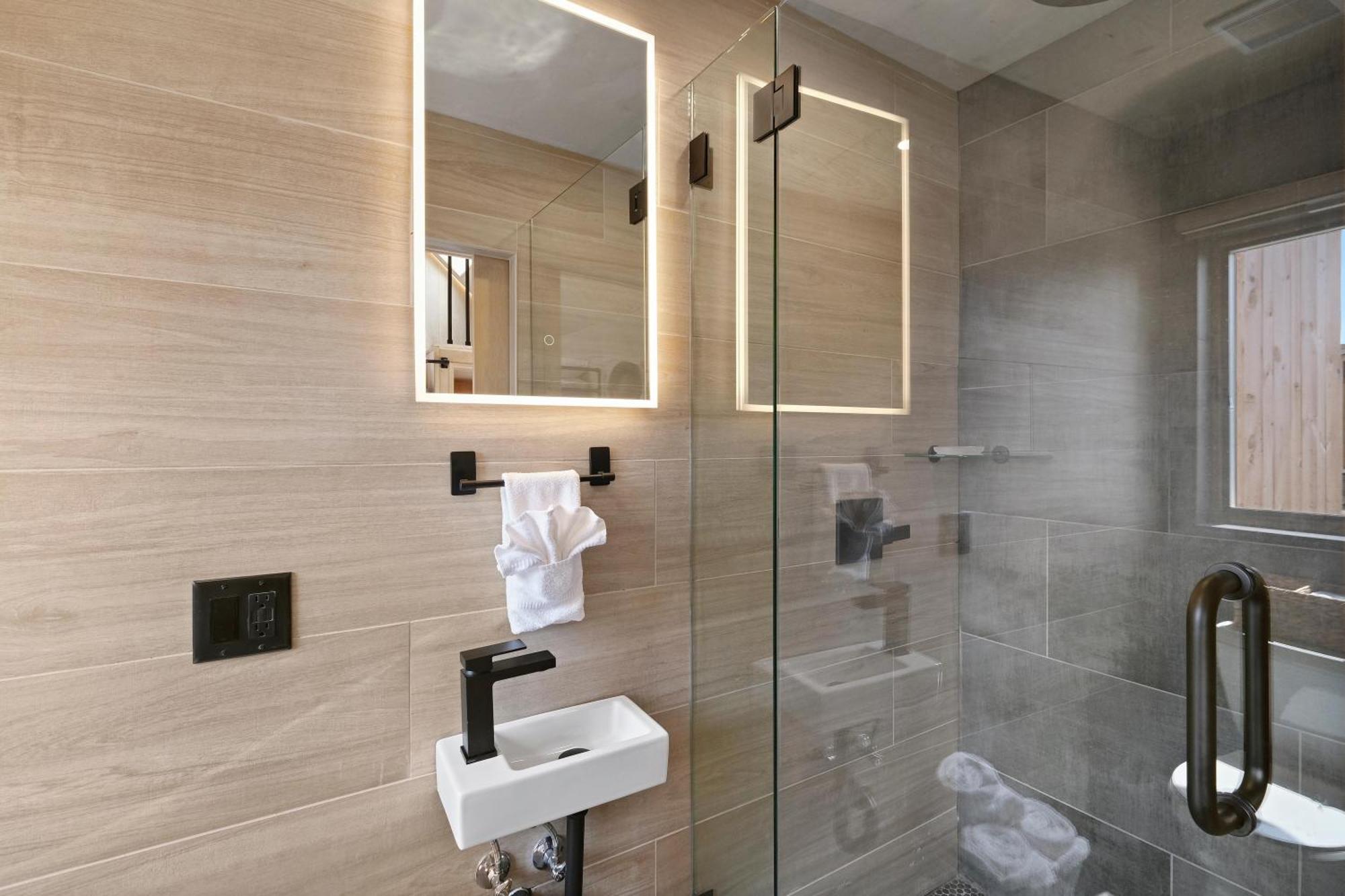 Bunkies- The Hold Villa Ottawa Exterior photo