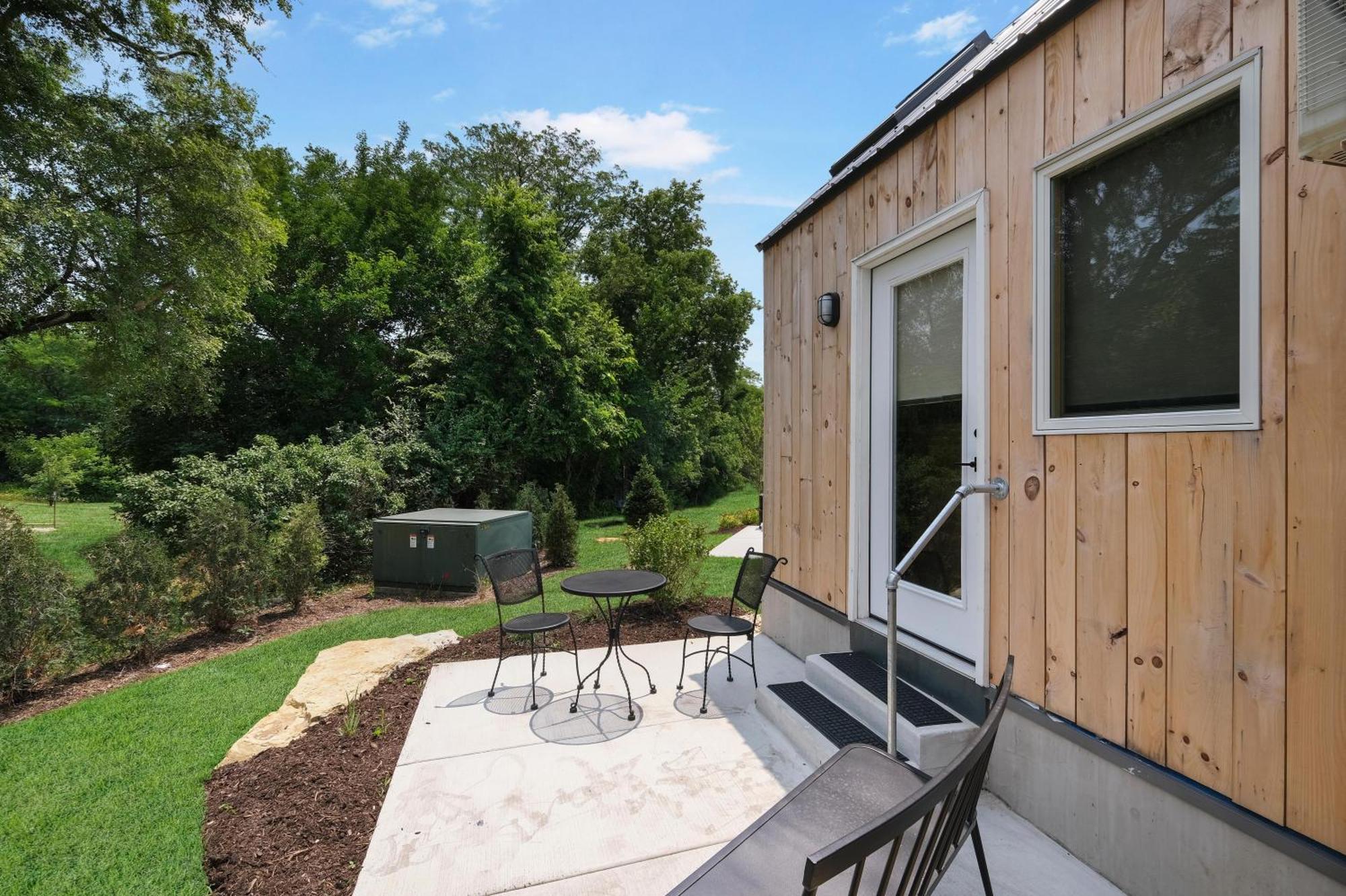 Bunkies- The Hold Villa Ottawa Exterior photo