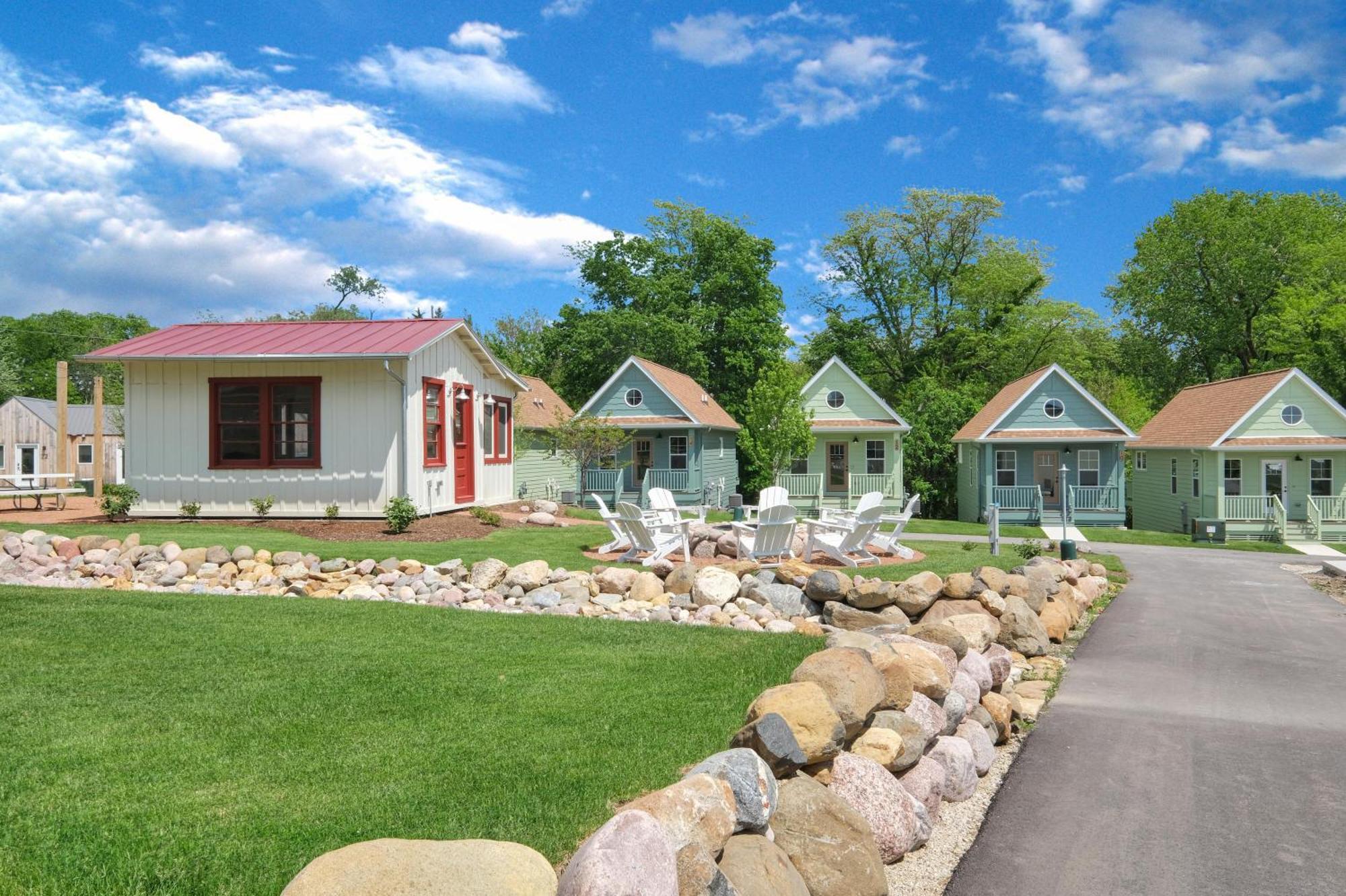 Bunkies- The Hold Villa Ottawa Exterior photo