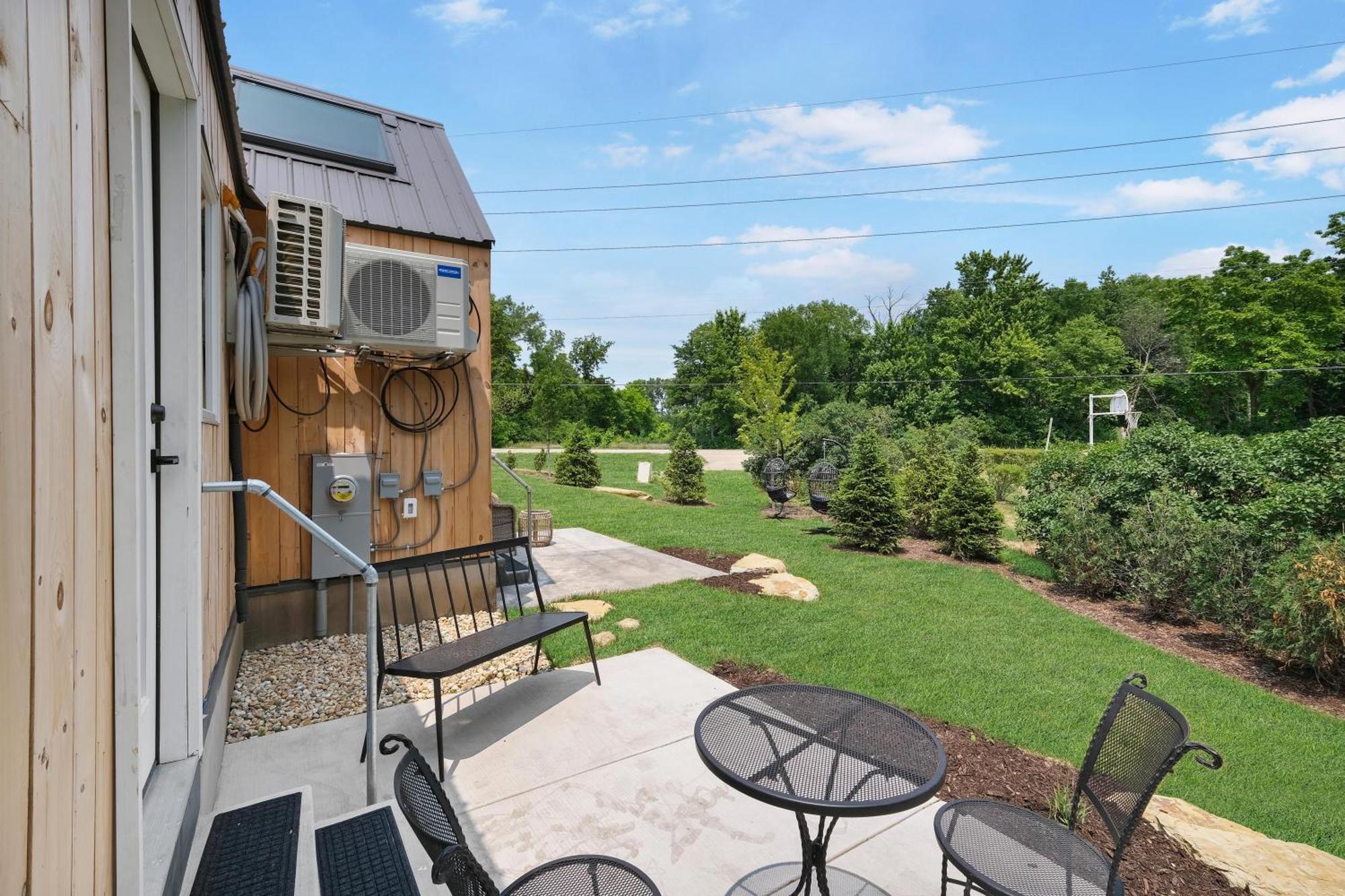 Bunkies- The Hold Villa Ottawa Exterior photo