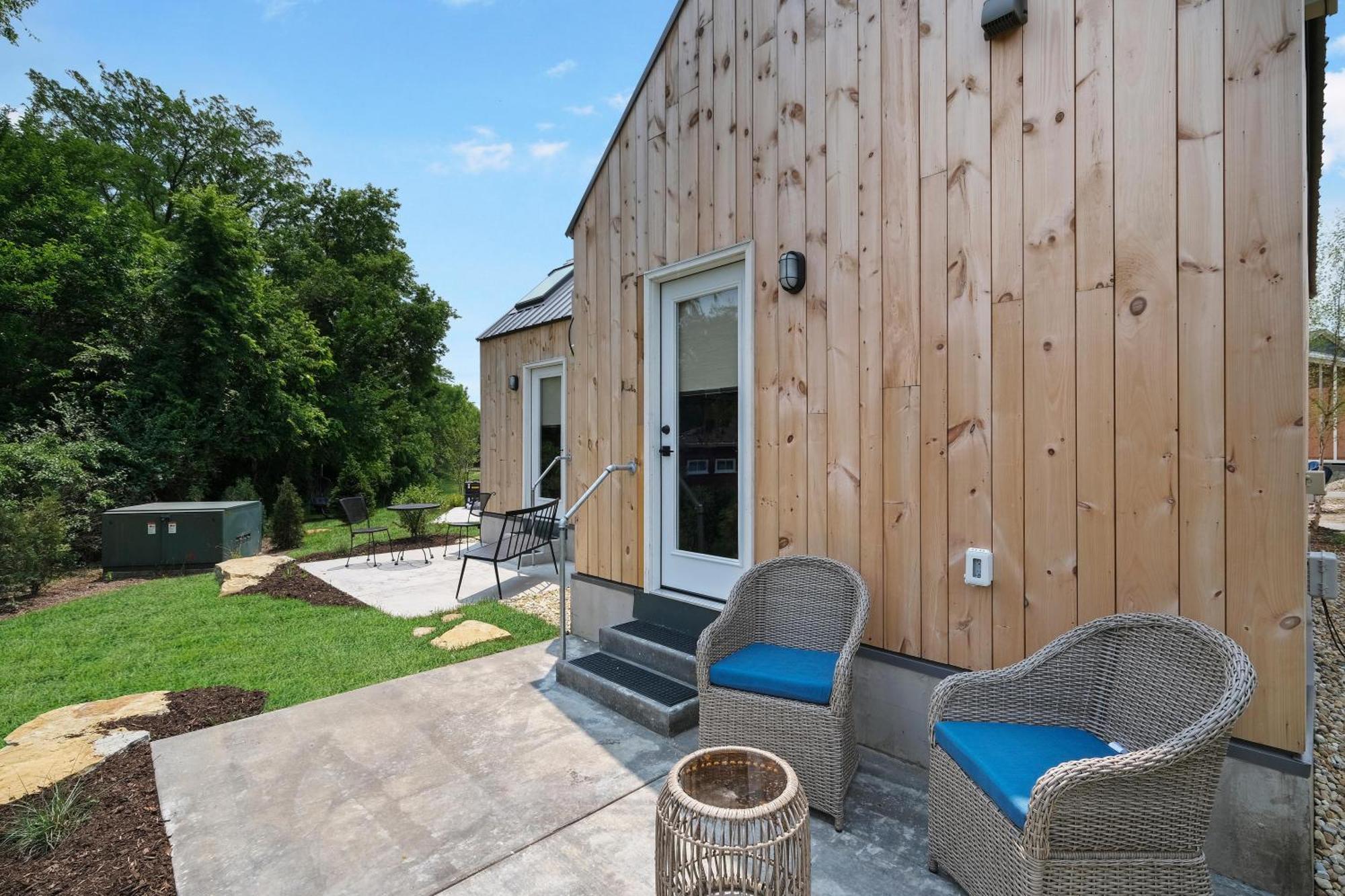 Bunkies- The Hold Villa Ottawa Exterior photo