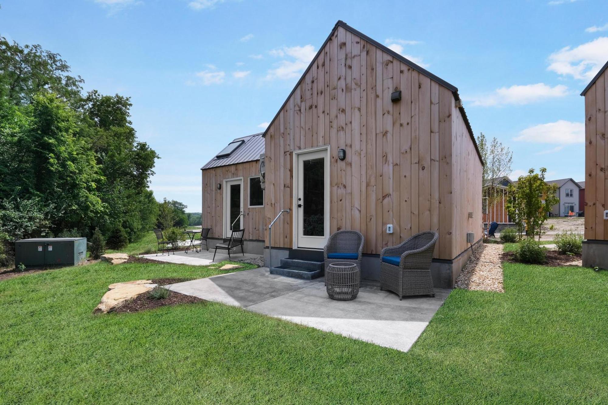 Bunkies- The Hold Villa Ottawa Exterior photo
