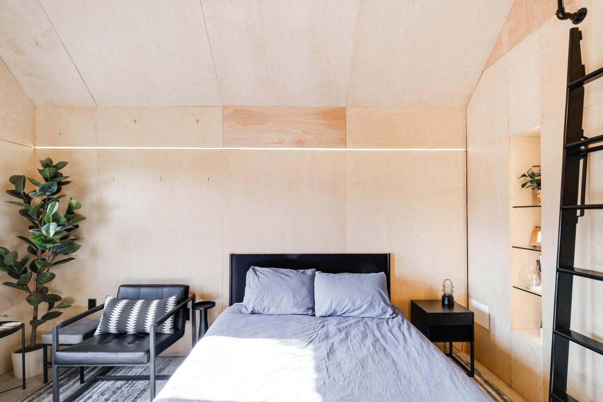 Bunkies- The Hold Villa Ottawa Exterior photo