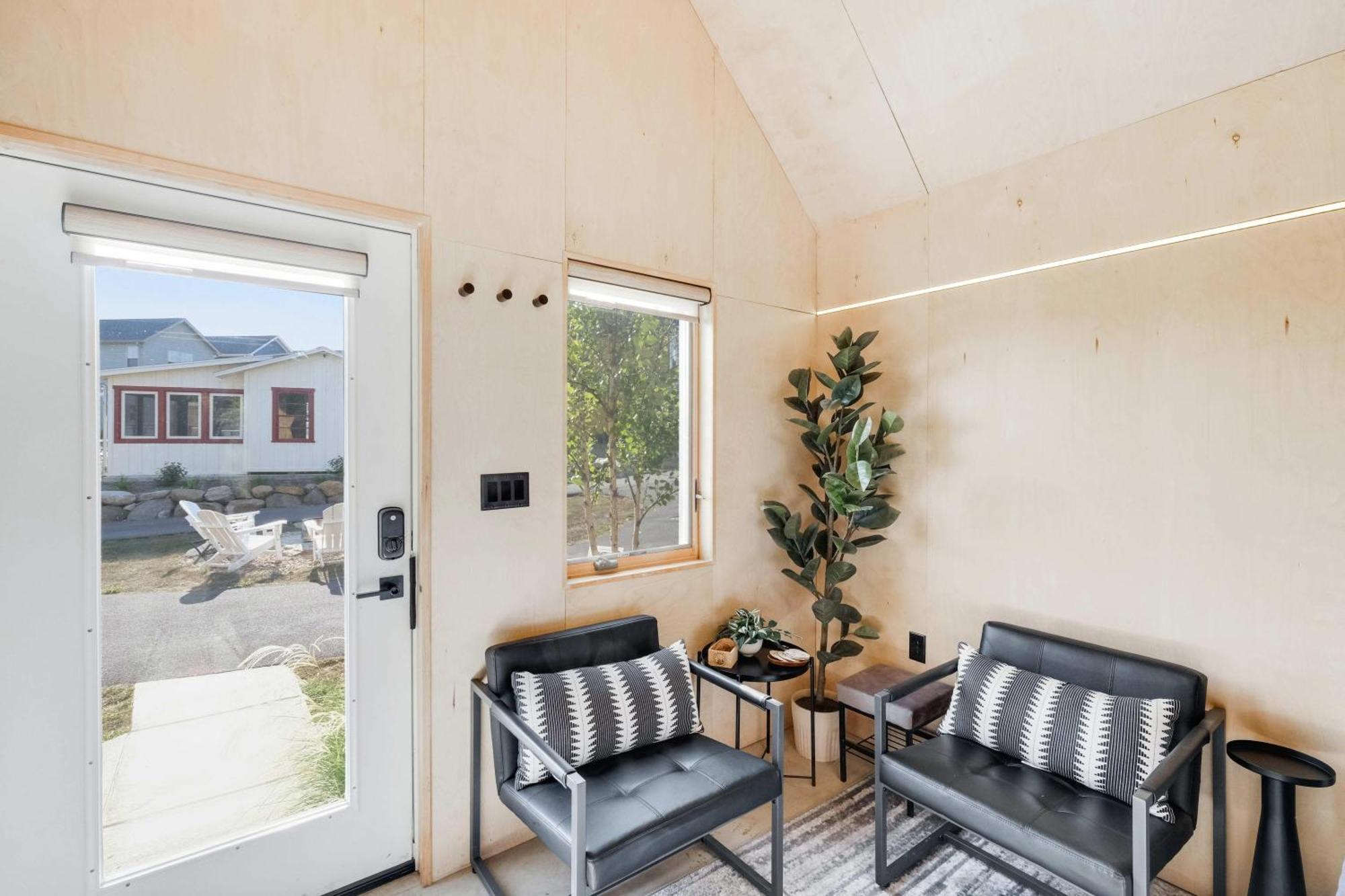 Bunkies- The Hold Villa Ottawa Exterior photo