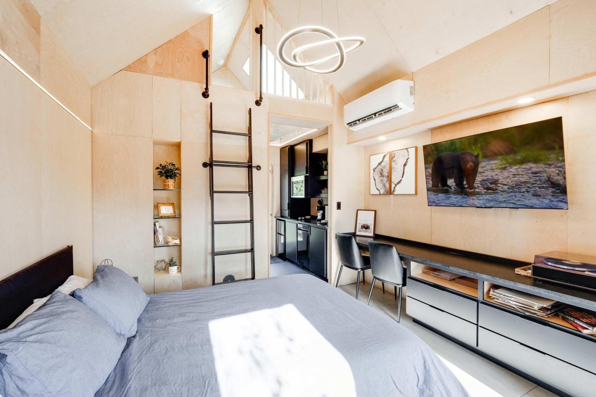 Bunkies- The Hold Villa Ottawa Exterior photo