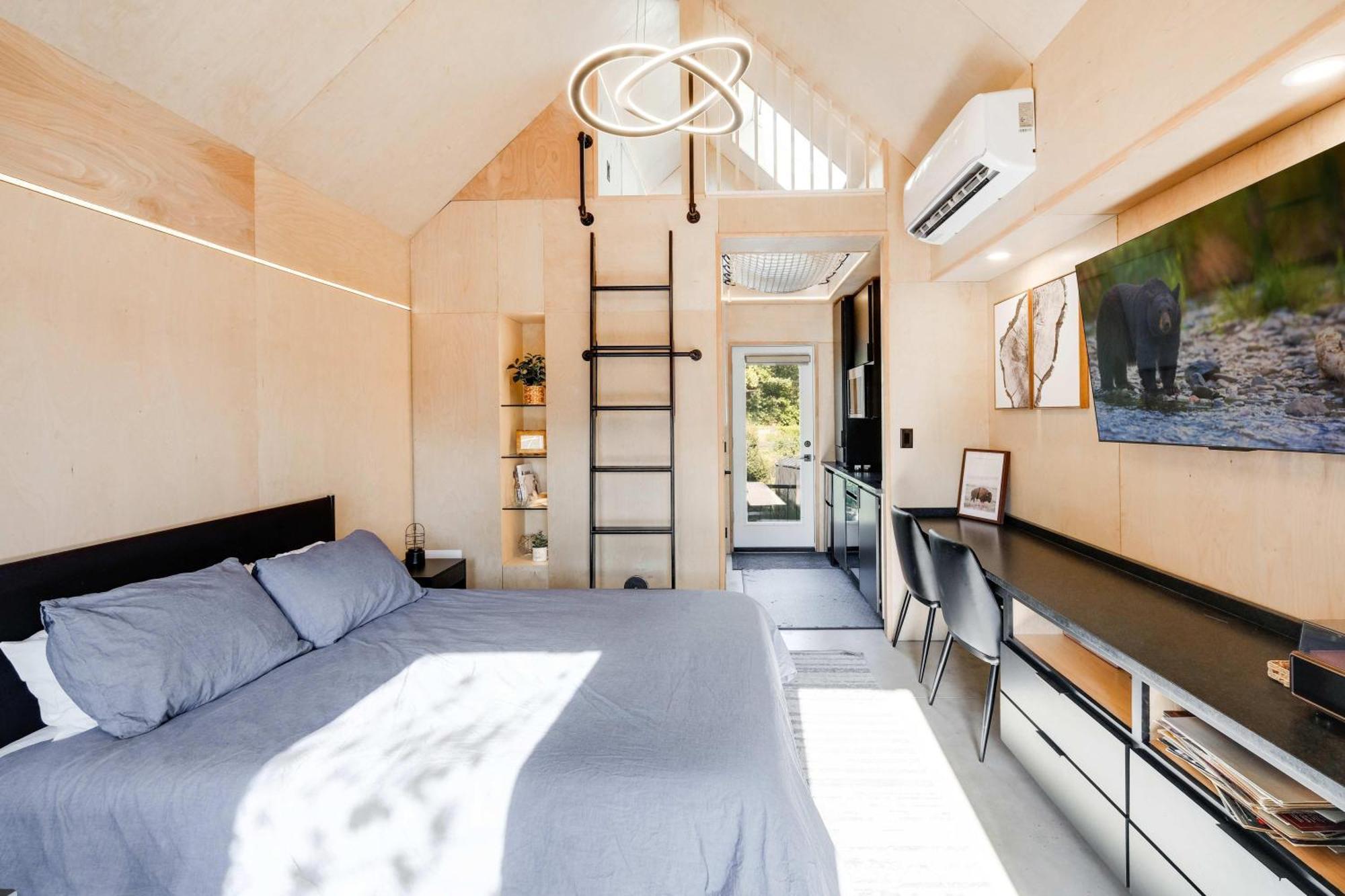 Bunkies- The Hold Villa Ottawa Exterior photo